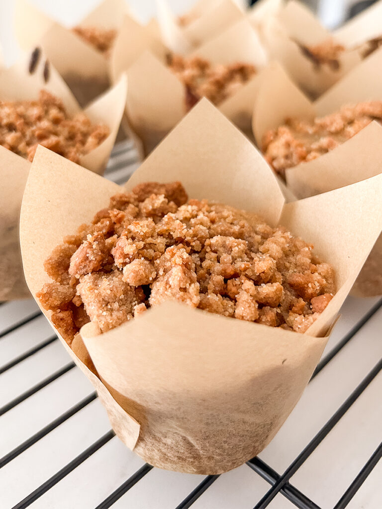 biscoff streusel banana muffins