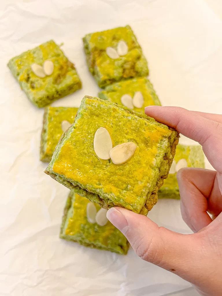 pistachio matcha scones
